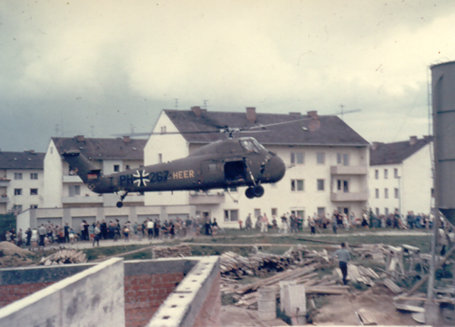 Hubschraubereinsatz der Bundeswehr für Kuppelaufsatz Dreifaltigkeitskirche